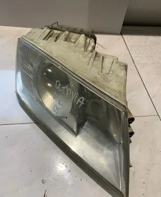Skoda Octavia Mk2 (1Z) Headlight/headlamp