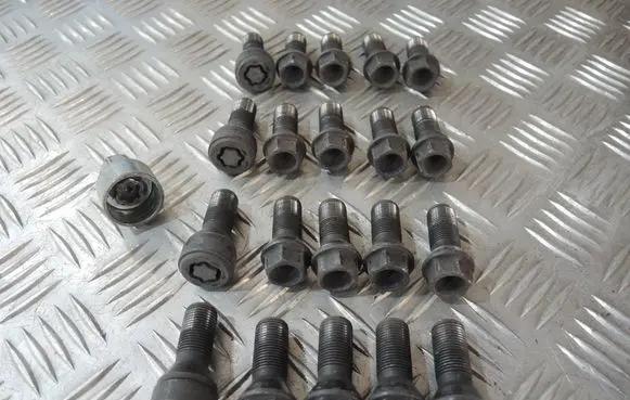 BMW 4 G22 G23 G24 G26 Nuts/bolts 