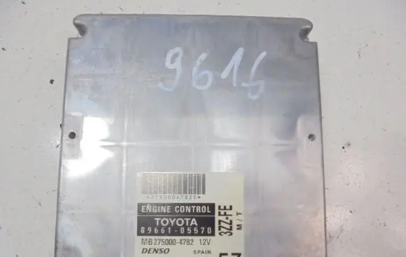 Toyota Avensis Verso Engine control unit/module ECU 89661-05570