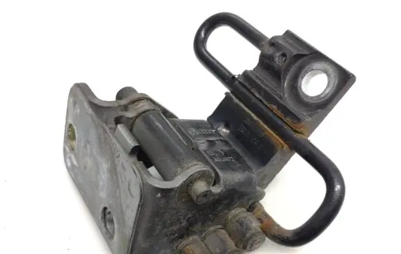 Audi A6 Allroad C6 Front door lower hinge 8E0831412E