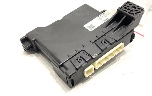 Toyota Auris E180 Other control units/modules 8865002K30