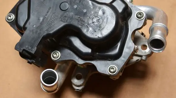 Volkswagen Golf VII EGR valve 04L131501E