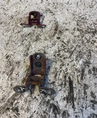 Nissan Juke I F15 Front door hinge set 