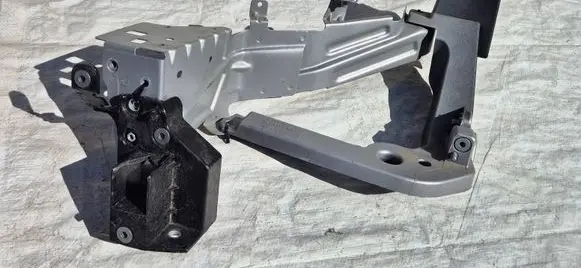 Volvo XC40 Headlight/headlamp mounting bracket 32318691 32348652