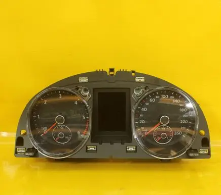 Volkswagen PASSAT B7 Speedometer (instrument cluster) 3AA920870J