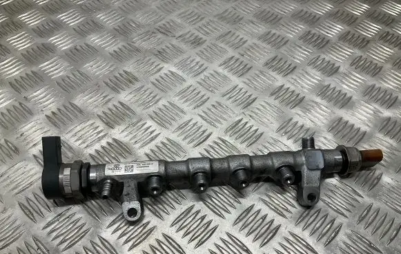 Audi A4 S4 B8 8K Fuel pressure regulator 03L130089Q