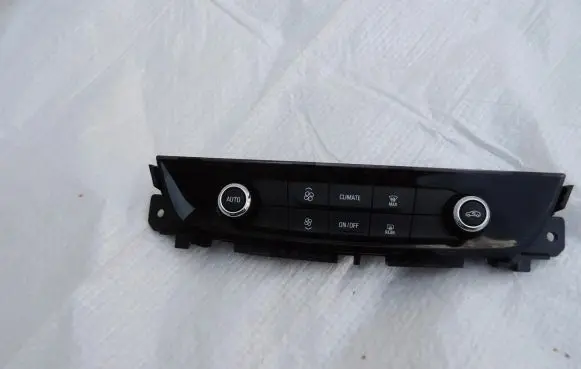 Opel Insignia B Climate control unit 39177120