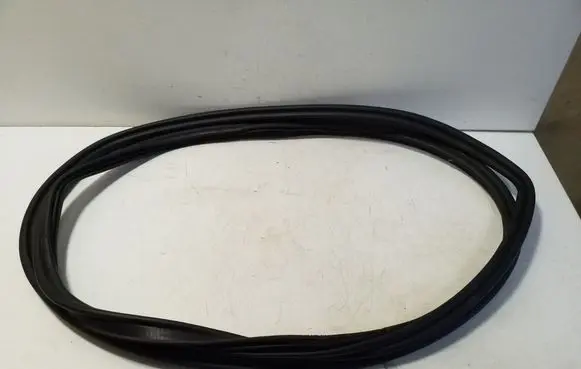 Trunk rubber seal (body)