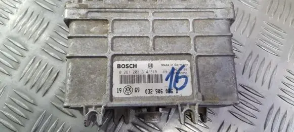 Volkswagen Golf III Engine control unit/module 032906026d 0261203314