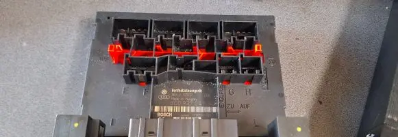 Volkswagen PASSAT B6 Central body control module 3C0937049A F005V00661