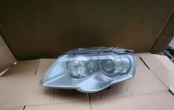 Volkswagen PASSAT B6 Headlight/headlamp 3C0941751K