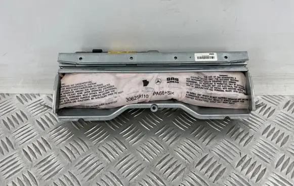 Mercedes-Benz C W204 Knee airbag 306026999AR JVZ7Z30090150