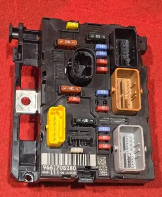 Peugeot 207 BSM Control unit 9661708280 L11 BSML11