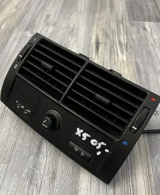 Rear air vent grill
