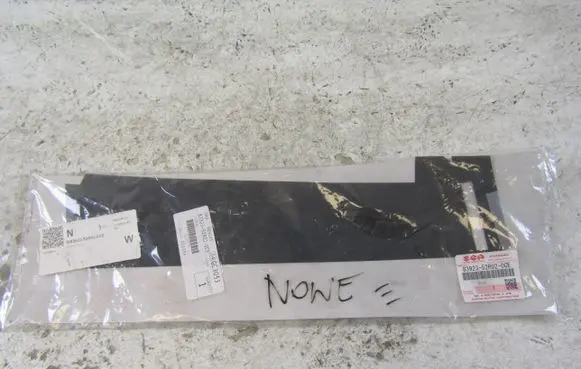 Suzuki Swift III Front door trim (molding) 8392352R020CE