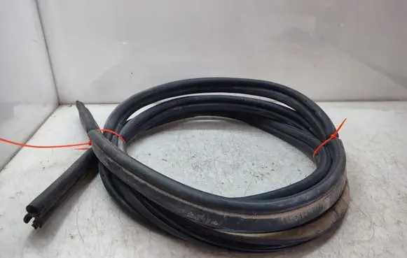 Fiat Freemont Trunk rubber seal (body) 