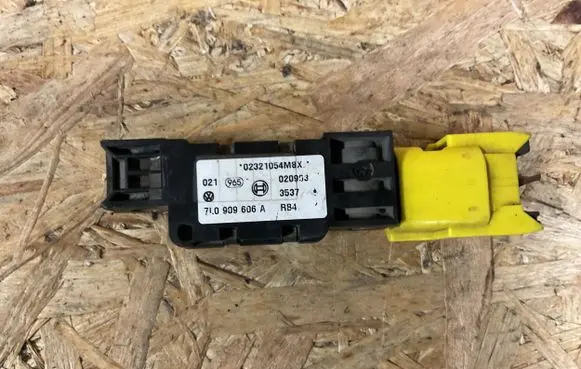 Volkswagen Touareg I Airbag deployment crash/impact sensor 7L0909606A 02321054M8X 020903
