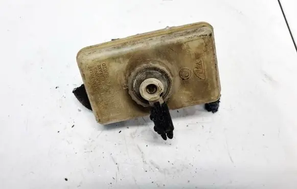 BMW 5 E39 Brake fluid reservoir 