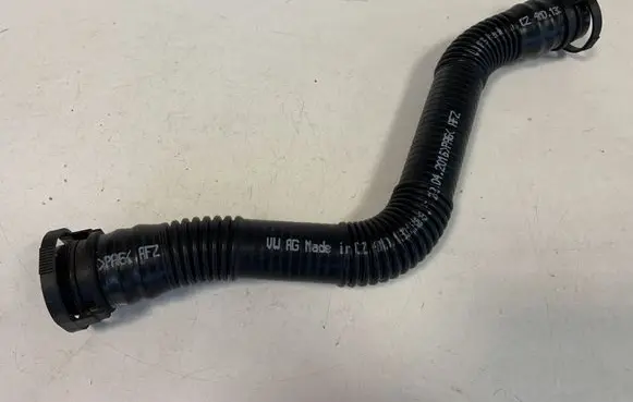 Audi Q7 4M Breather hose/pipe 4M0133889F