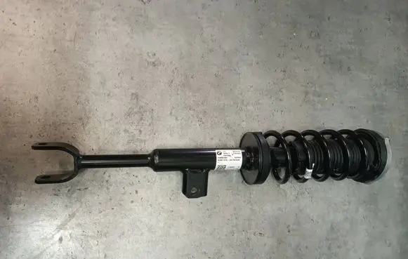 BMW 5 G30 G31 Front shock absorber/damper 6866591