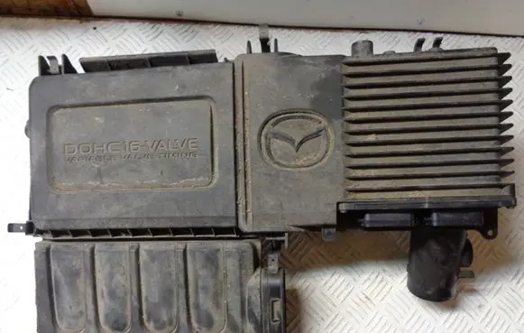 Mazda 2 Air filter box