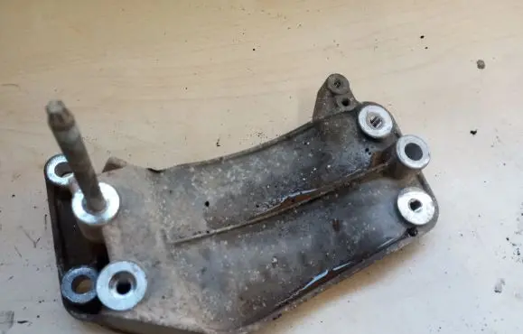 Jeep Grand Cherokee Bracket in trunk/boot 