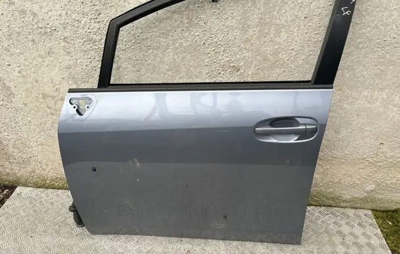 Toyota Verso Front door