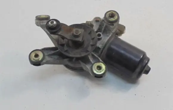 Subaru Impreza I Front wiper linkage and motor 