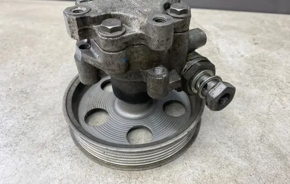 Audi A4 S4 B7 8E 8H Power steering pump 8E0145153H 06B145255