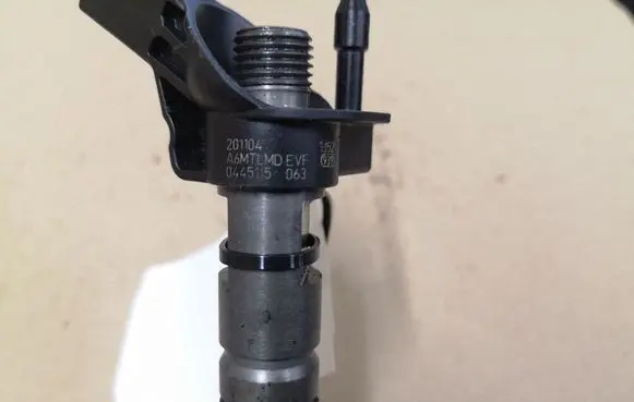 Mercedes-Benz CLK A209 C209 Fuel injector 0445115063