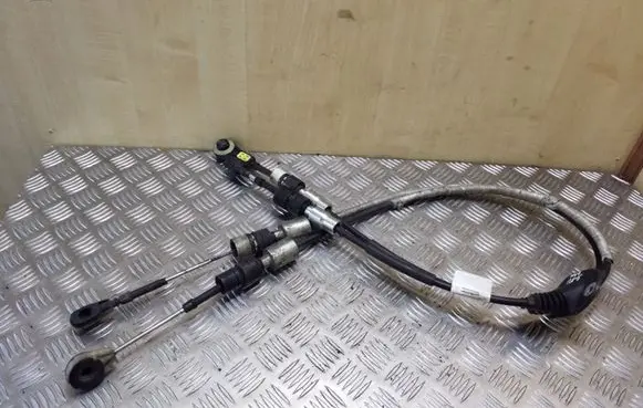 Volvo S80 Gear shift cable linkage 31256139