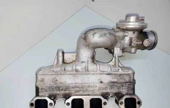 Volkswagen PASSAT B5.5 Intake manifold 038129713AP