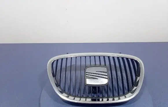Seat Toledo III (5P) Front grill 5P0853654