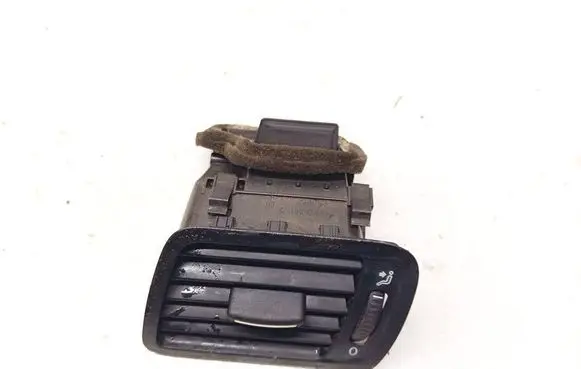Volkswagen PASSAT B6 Dash center air vent grill 3C1819701E