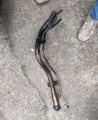 Honda FR-V Fuel tank filler neck pipe 