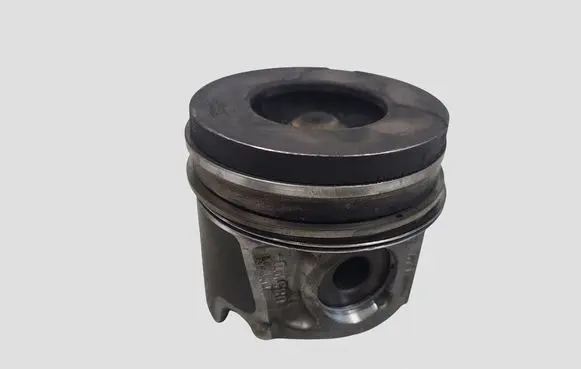Volvo V50 Piston