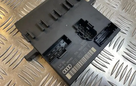 Audi A4 S4 B6 8E 8H Comfort/convenience module 8E0907279E