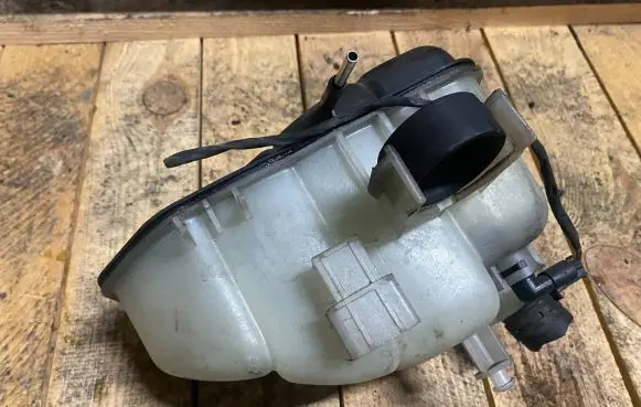 Mercedes-Benz C W203 Coolant expansion tank/reservoir a2035000049 2035000049