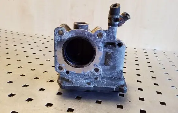 Toyota Corolla E120 E130 Throttle valve 220300D021