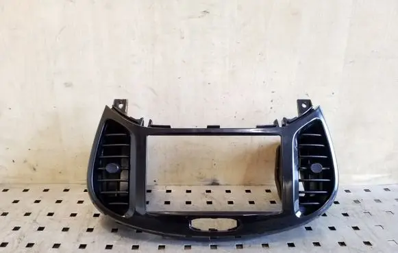 Nissan Juke I F15 Dash center air vent grill 687501KE0A 682601KE0A 682U11KE0A