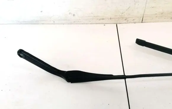 BMW 1 E81 E87 Front wiper blade arm 61716997201