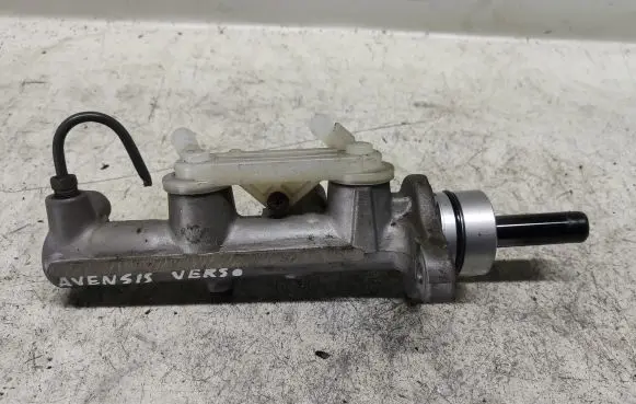 Toyota Avensis Verso Master brake cylinder