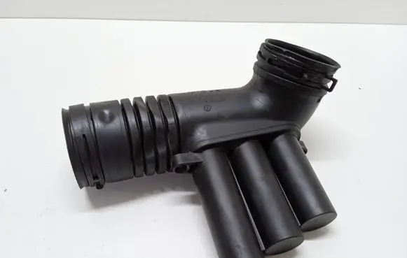 Audi A3 S3 8V Air intake hose/pipe 04E129651C