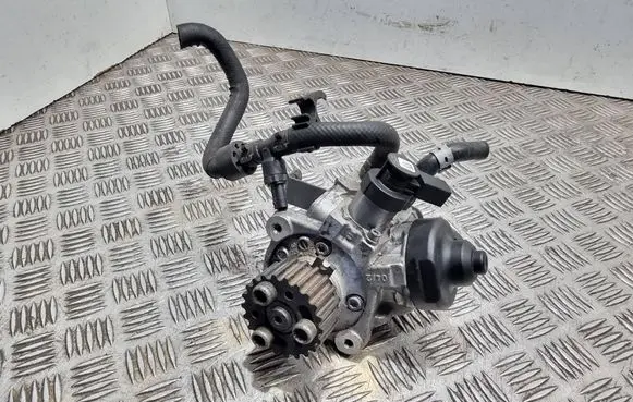 Volkswagen PASSAT B7 Fuel injection high pressure pump 0445010526 03L130755L 05050112