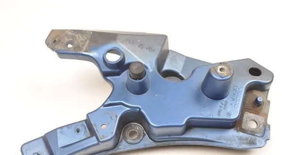 Volvo XC60 Fender mounting bracket 31424579