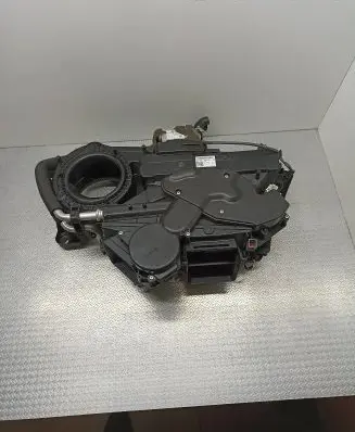 Land Rover Discovery 5 Interior heater climate box assembly HY3218D283AA MF4432705291