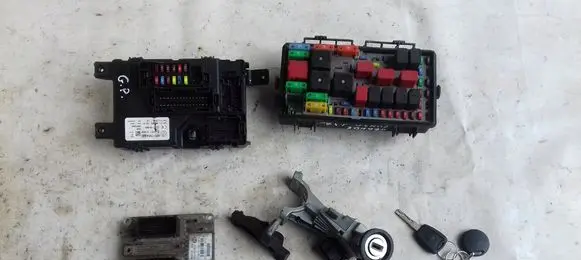Fiat Grande Punto Engine ECU kit and lock set 51793102