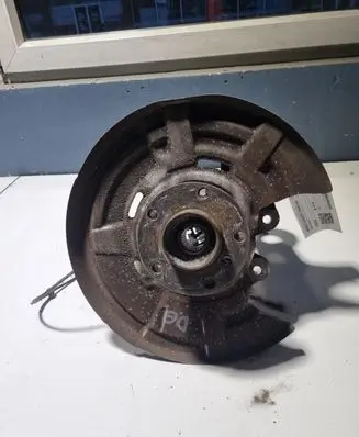 Rear wheel hub