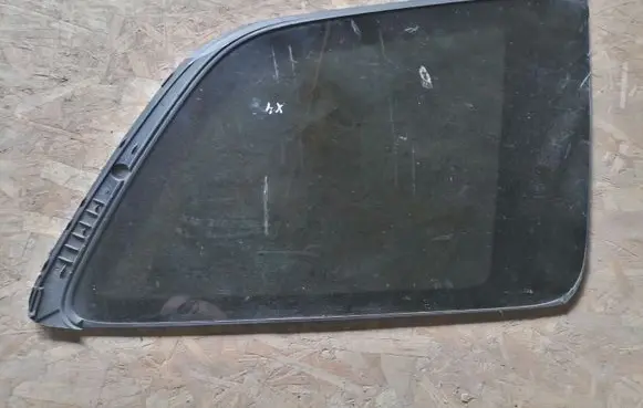 Volvo XC90 Rear side window 31402724