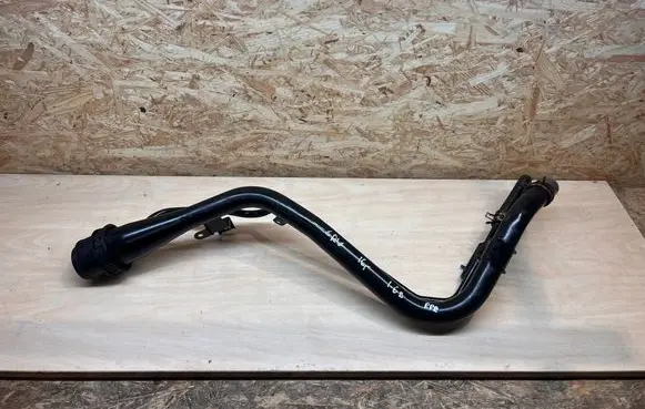 Honda CR-V Fuel tank filler neck pipe 
